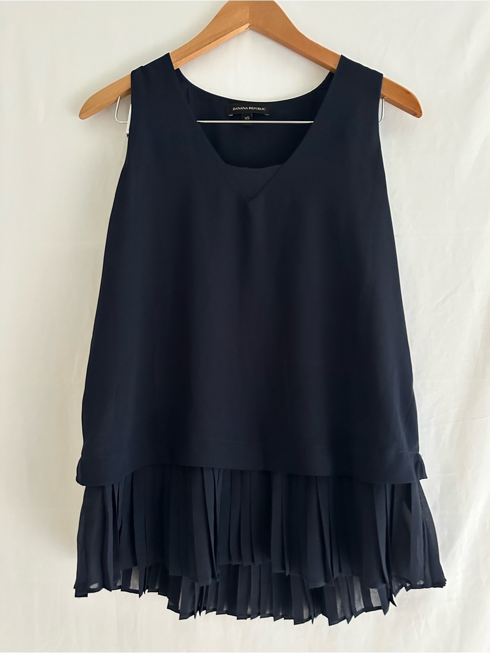Banana Republic Navy Sleeveless Pleated-Hem Camisole